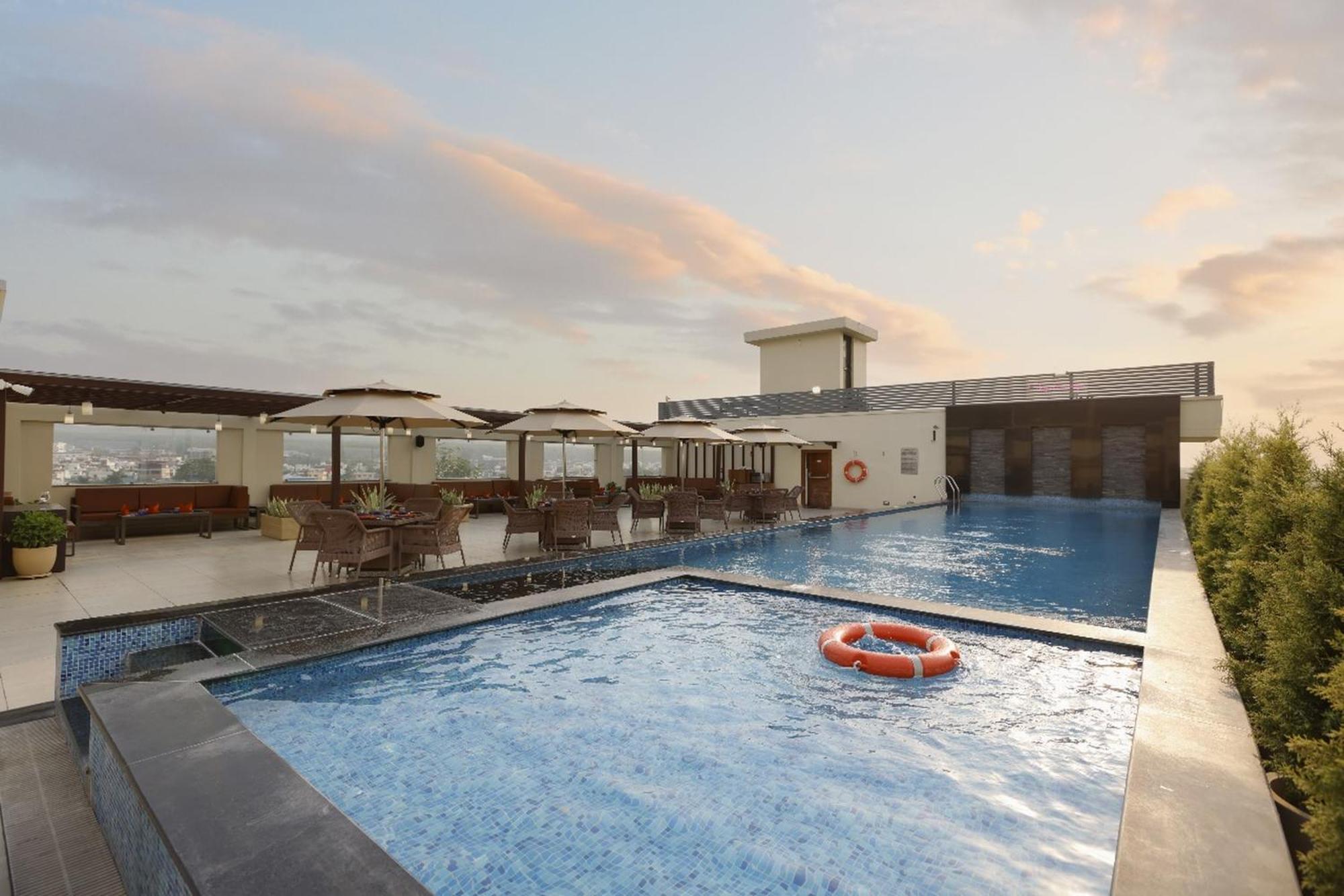 Regenta Dehradun By Royal Orchid Hotels Limited Exterior foto